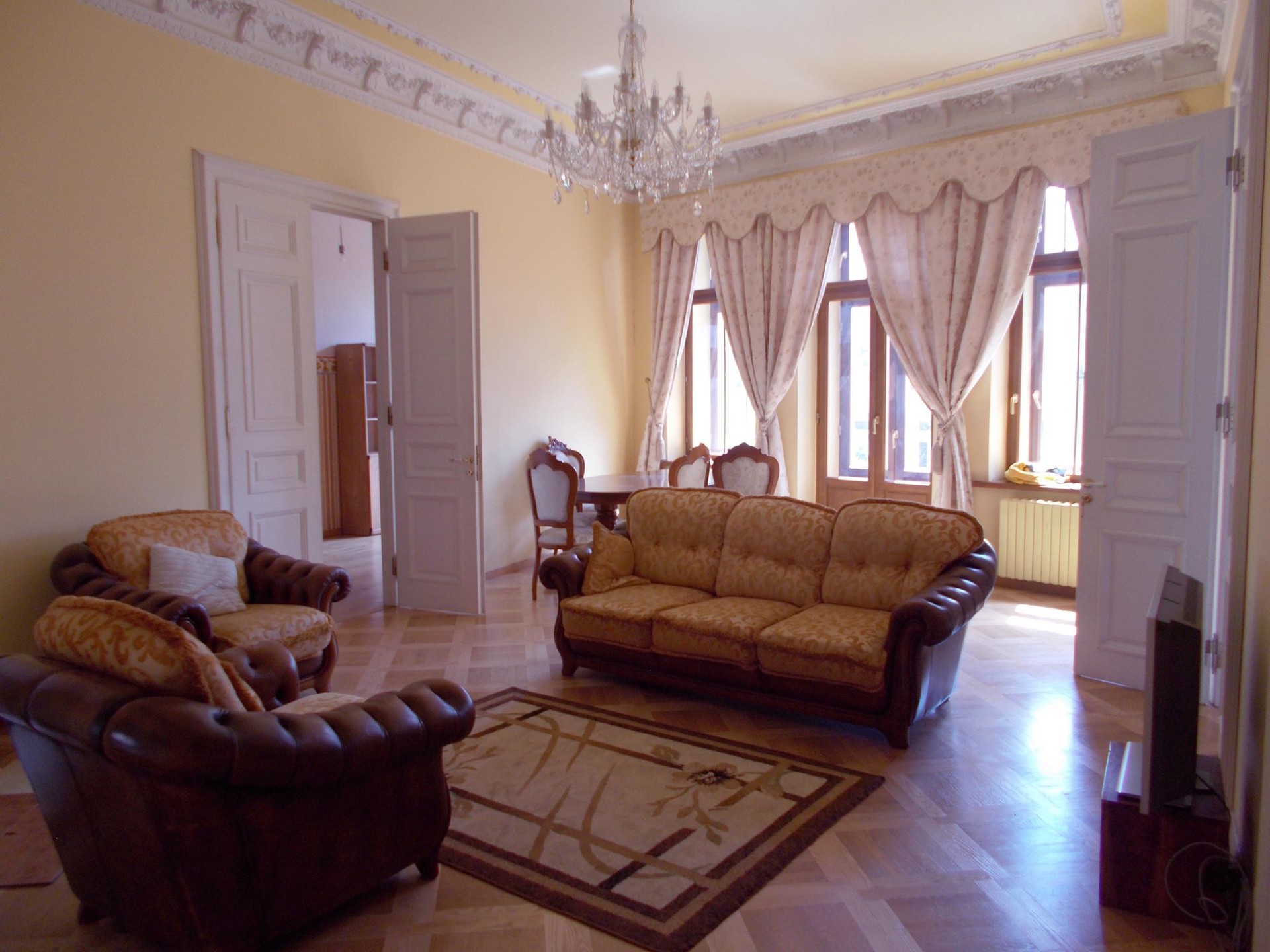 Spacious and luxury apartment in historical Vilnius centre Flat rent