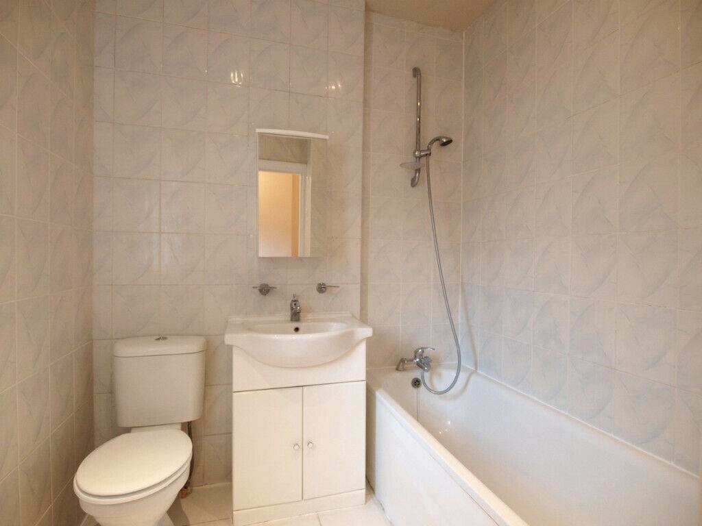 Spacious One Bedroom Flat Available For Rent In Camden London