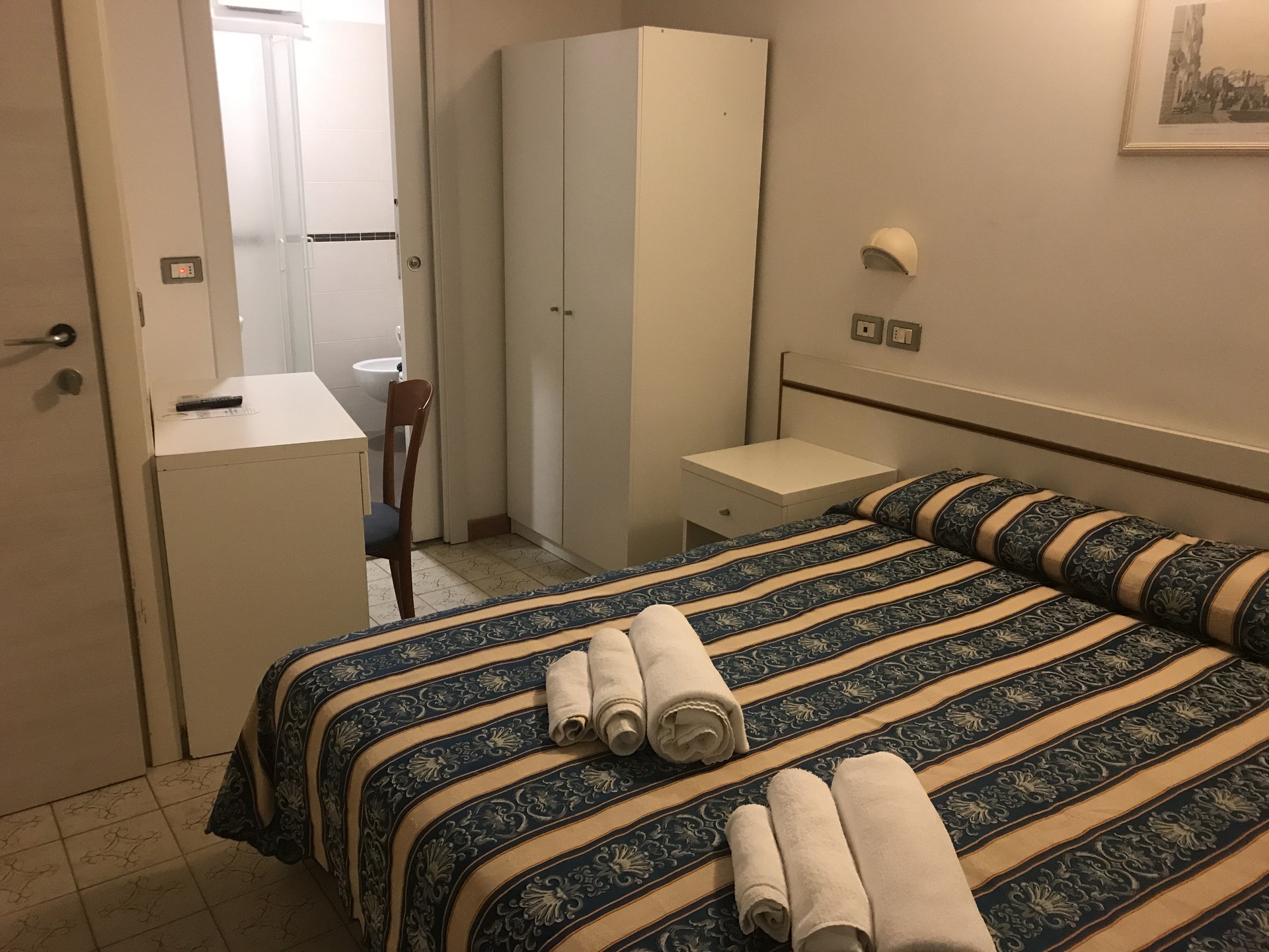 Stanza hotel Rivazzurra  100 dal mare University dorm Rimini