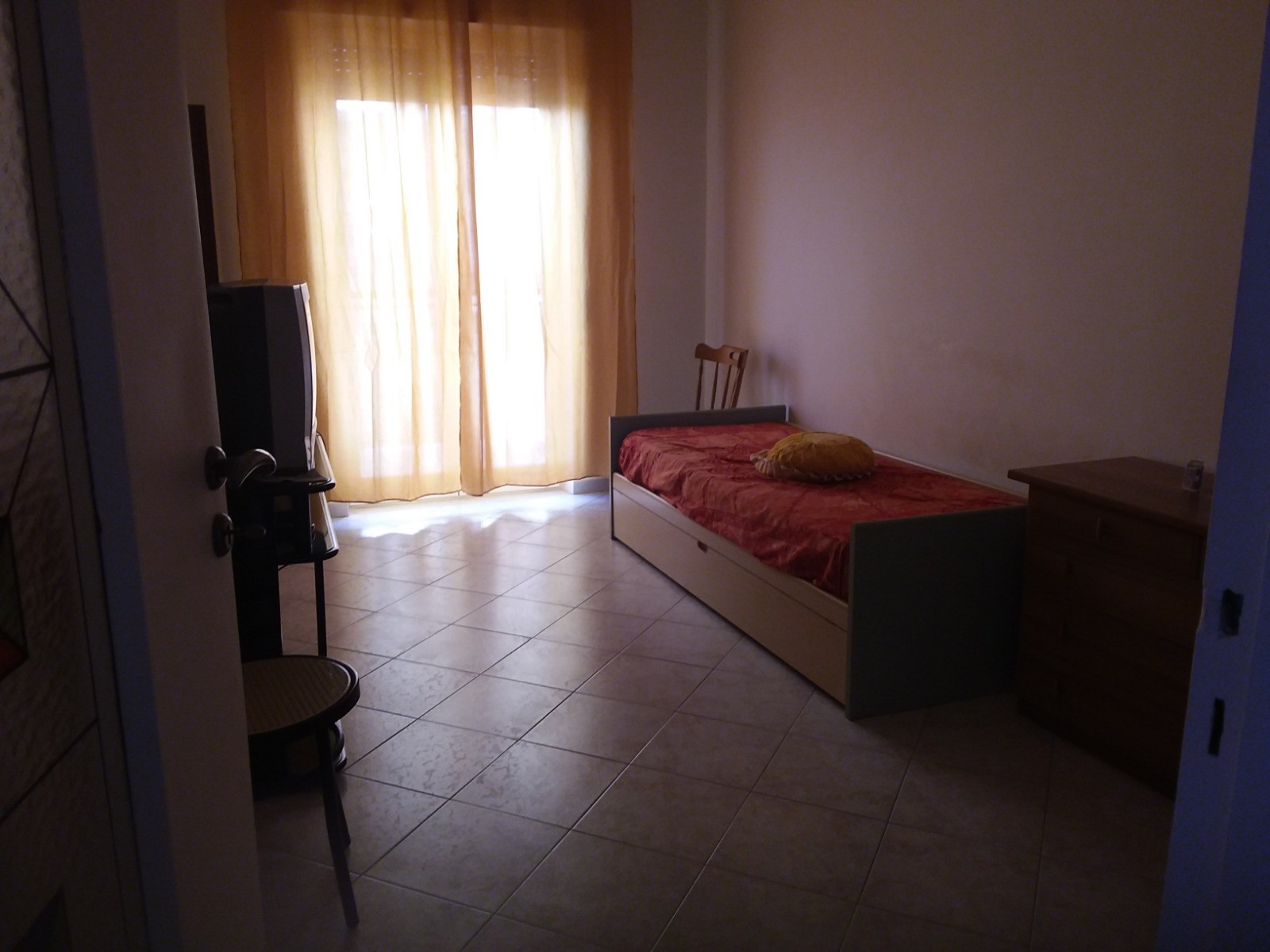 Room For Rent In 4 Bedroom Apartment In Naples With Elevator