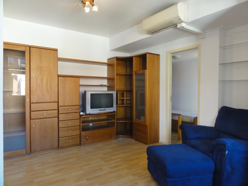 Students apartment near University Campus and center. Room for rent