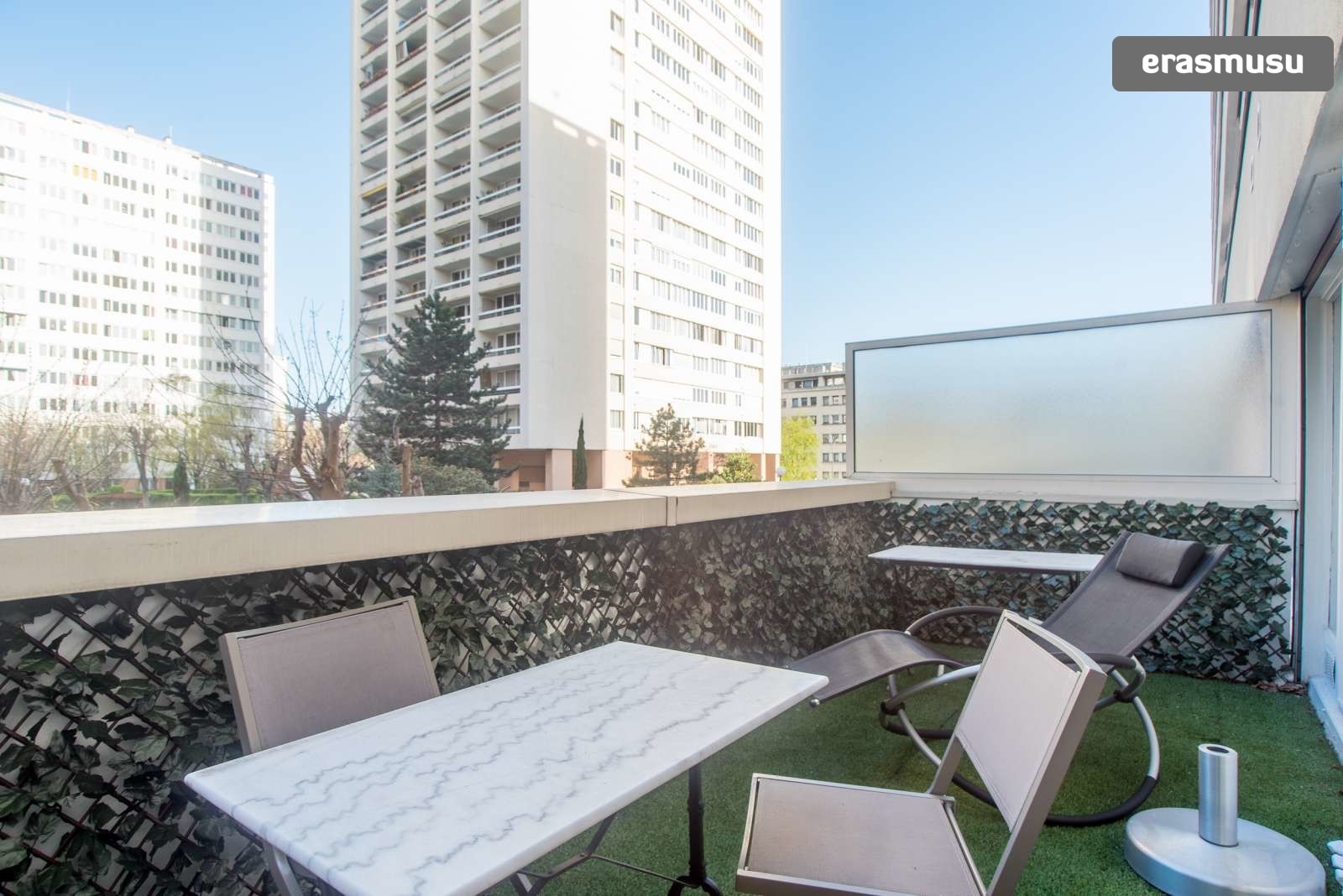 Studio apartment with balcony for rent in Porte de Vanves Rent