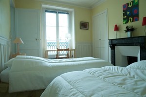 Summer Student Rentals Available With Comforts Of Paris Room For