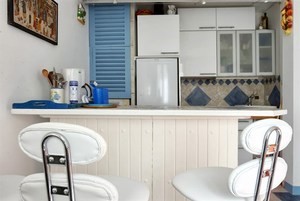 Summer Student Rentals Available With Comforts Of Paris Room For