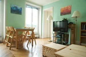 Summer Student Rentals Available With Comforts Of Paris Room For