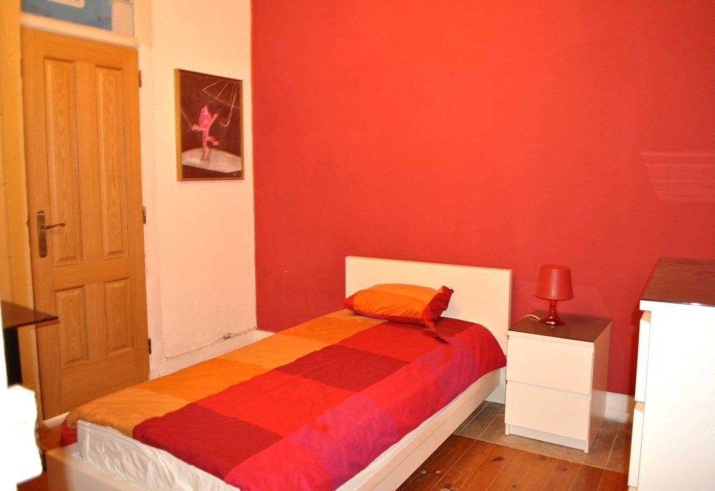 SUNNY BALCONY!! Shopping Mall in front, 3 Metro Lines + Bus ONLY GIRLS