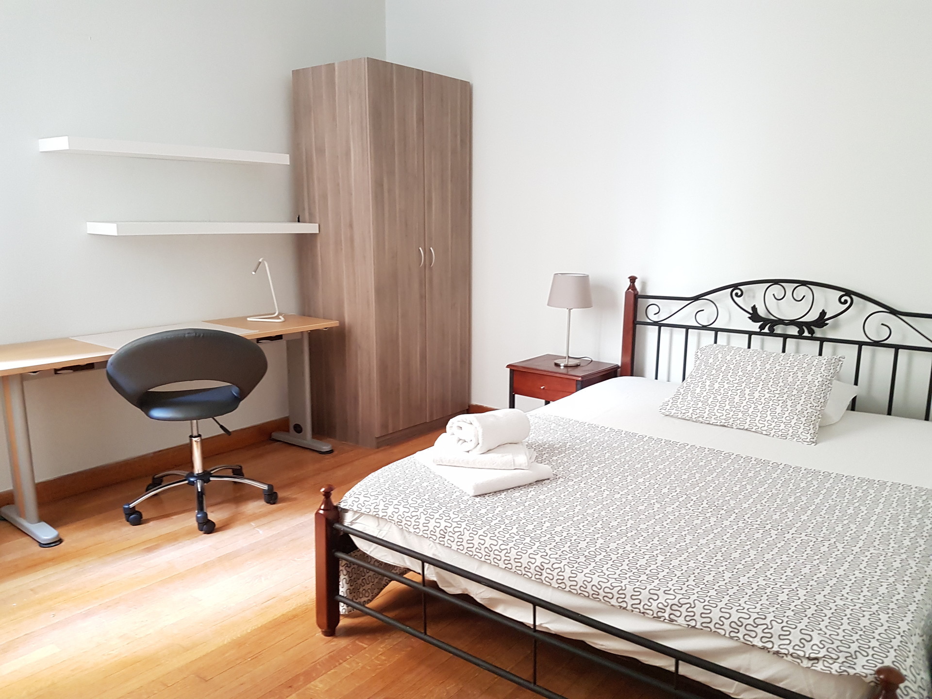 Taupe Room 4: 12m2 room, in a very central 140m2 apartment, 1min AUEB ...