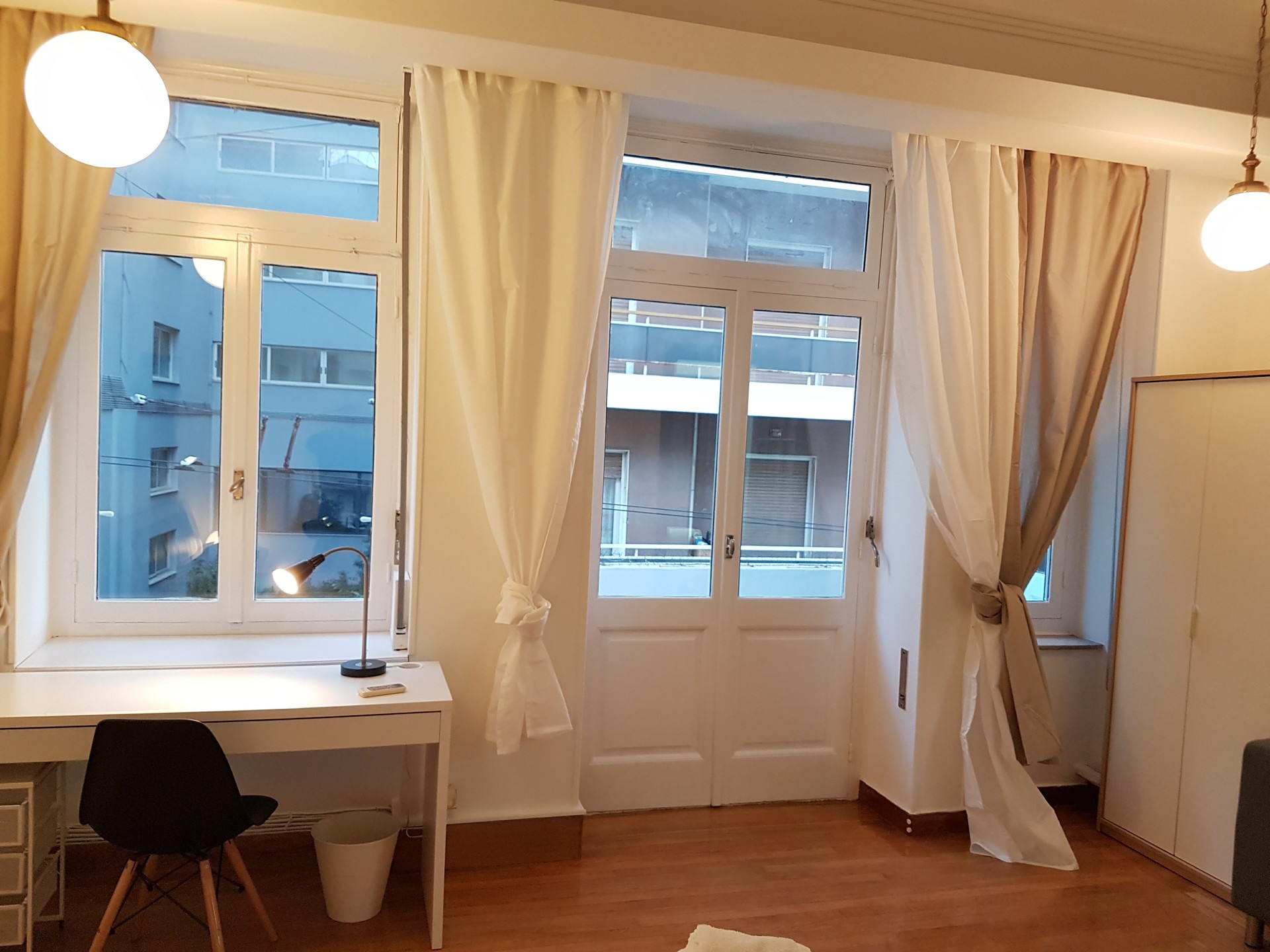 Sunny, big, classy 20m2 room with a balcony, in a very central 200m2 ...