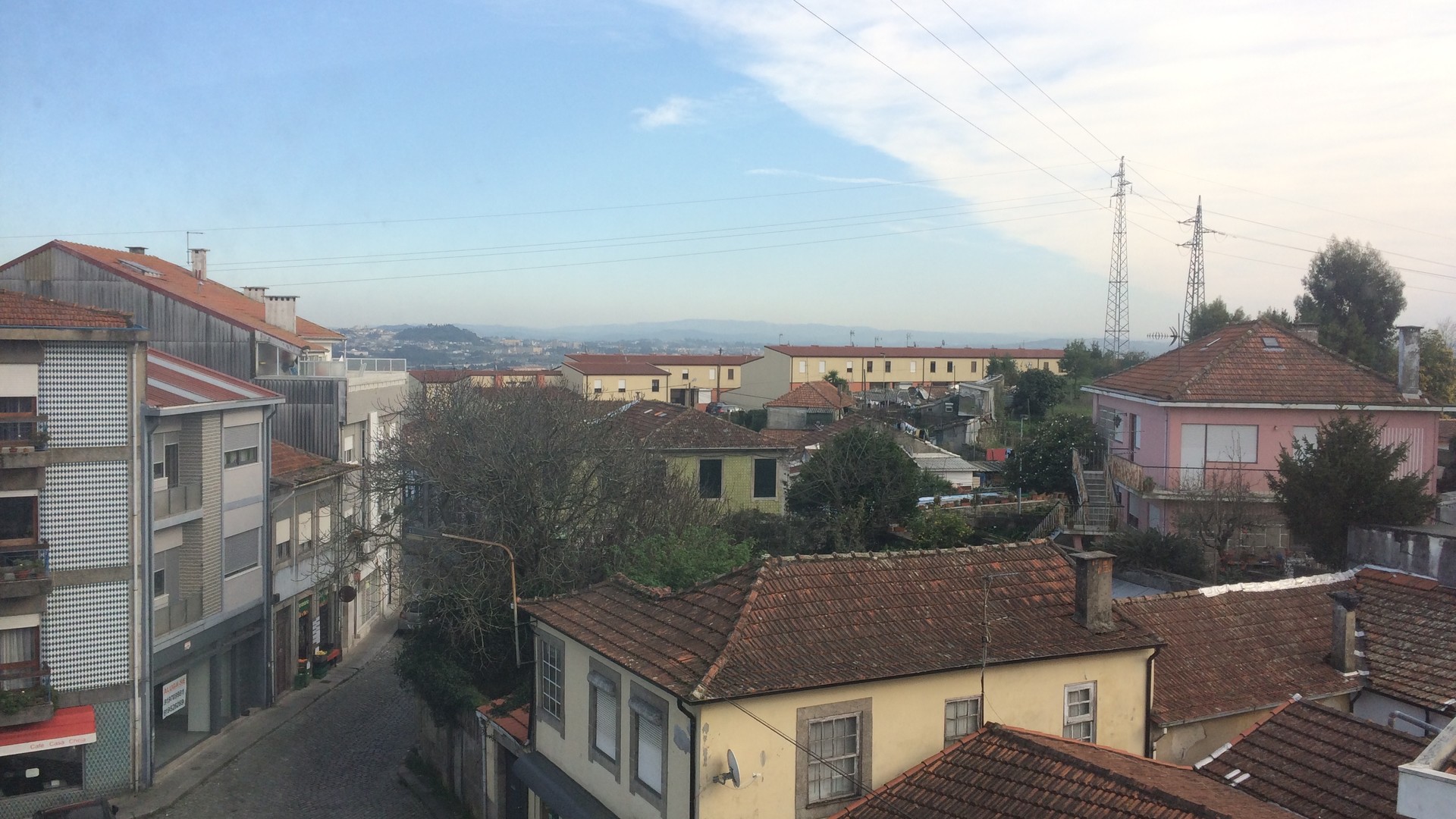 Sunny double bed near Polo University section, metro and bus transportation