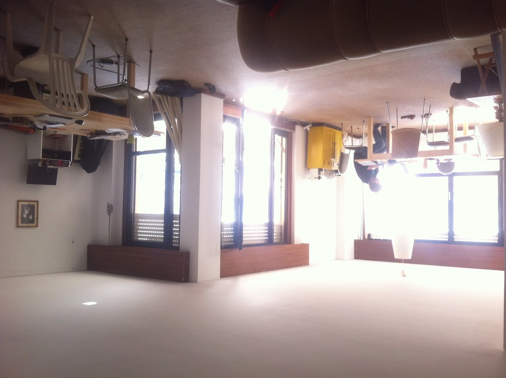 Sunny Room in huge apartment central Porto