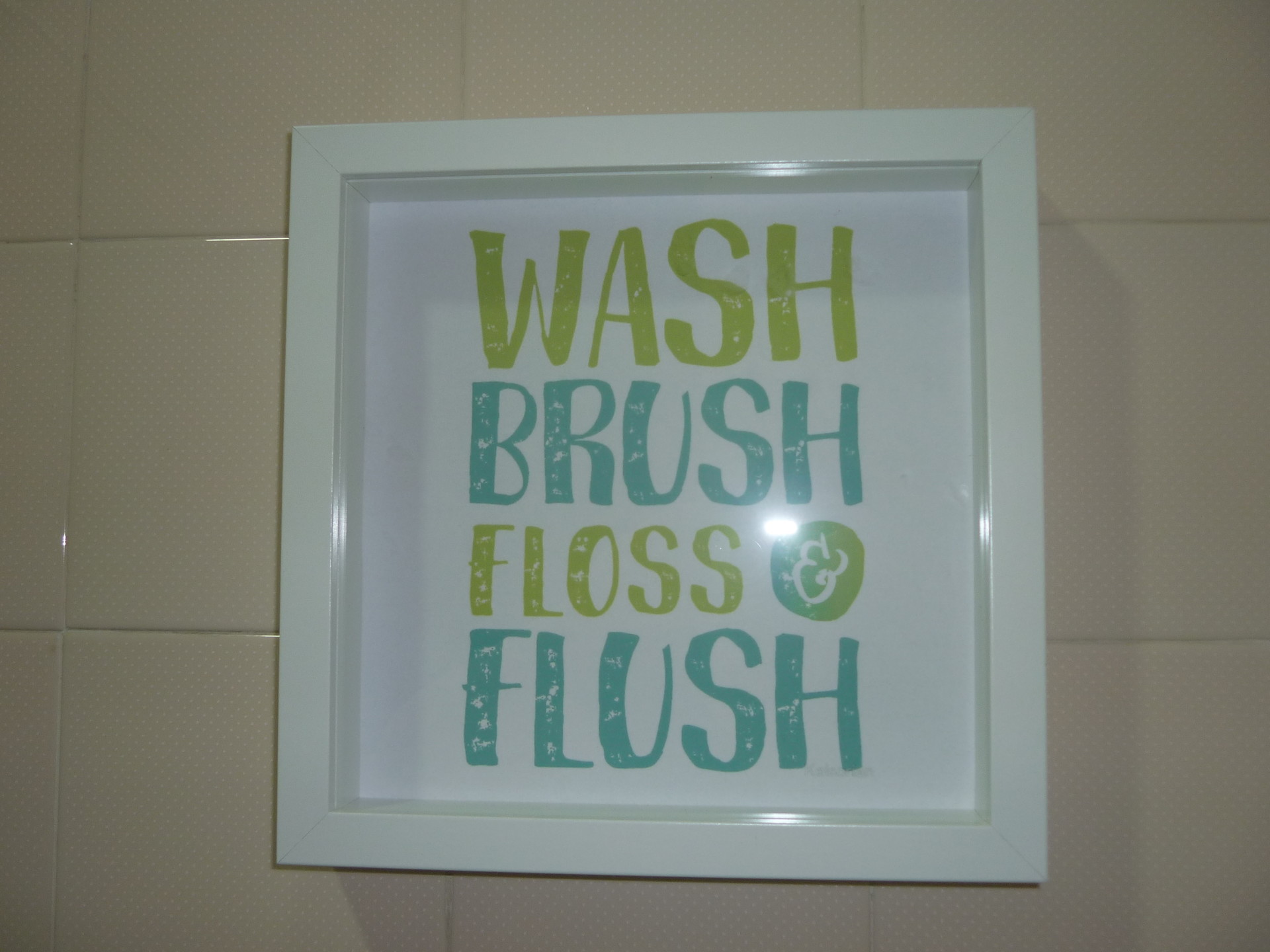 Sunny Room near Alfornelos Subway station and near Universidade Europeia