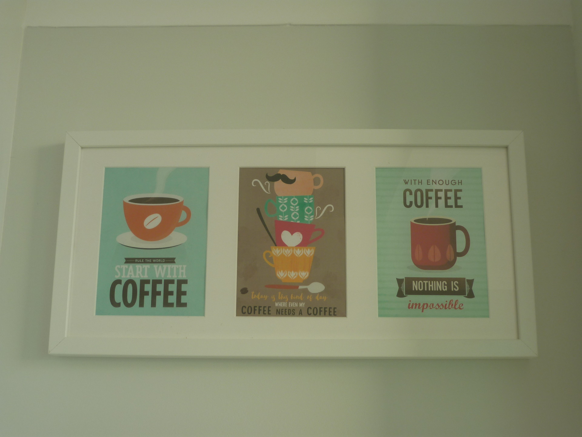 Sunny Room near Alfornelos Subway station and near Universidade Europeia