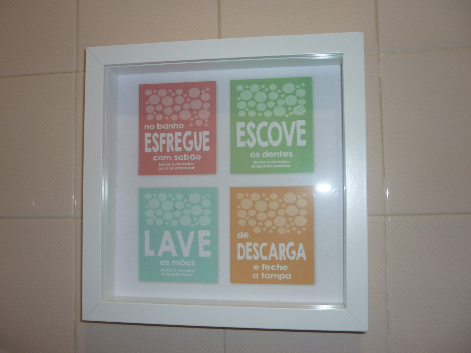 Sunny Room near Alfornelos Subway station and near Universidade Europeia