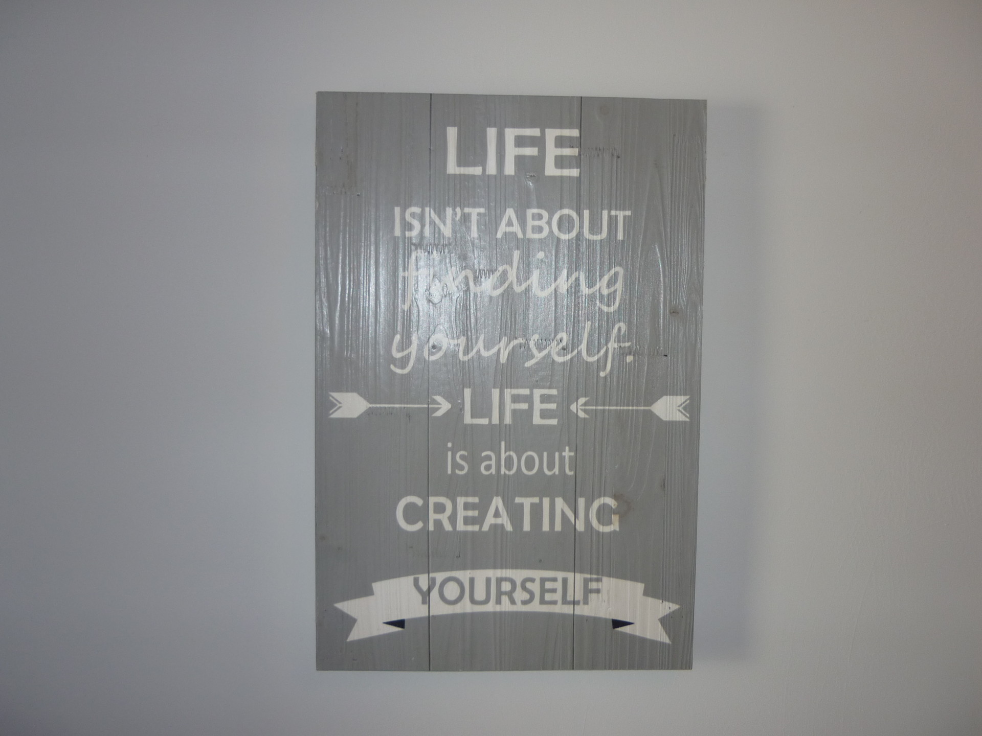 Sunny Room near Alfornelos Subway station and near Universidade Europeia