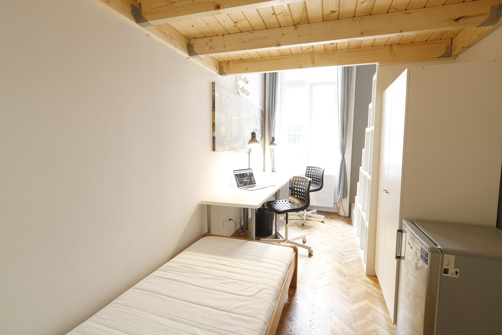 Sunny Room For Rent Budapest Downtown Dubai Room Bed 1 Price
