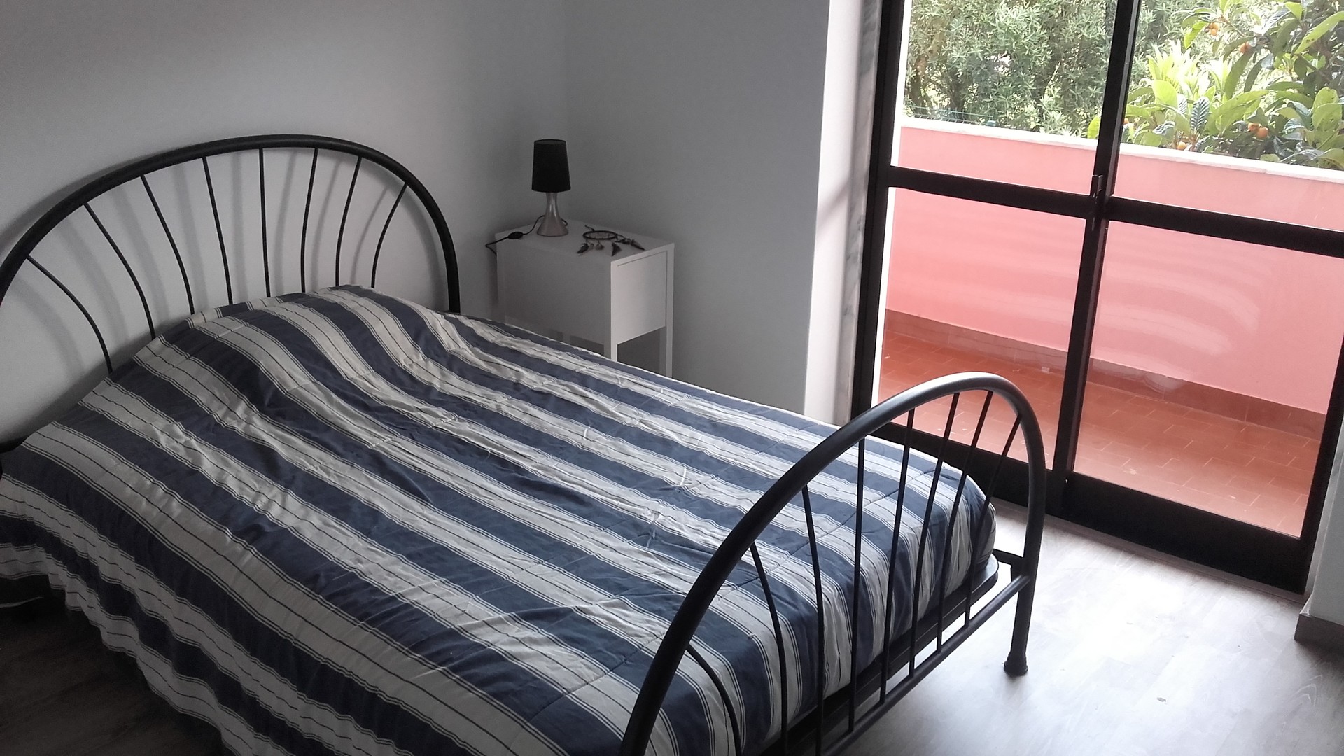 Sunny room with balcony 6 km from Sintra City Center