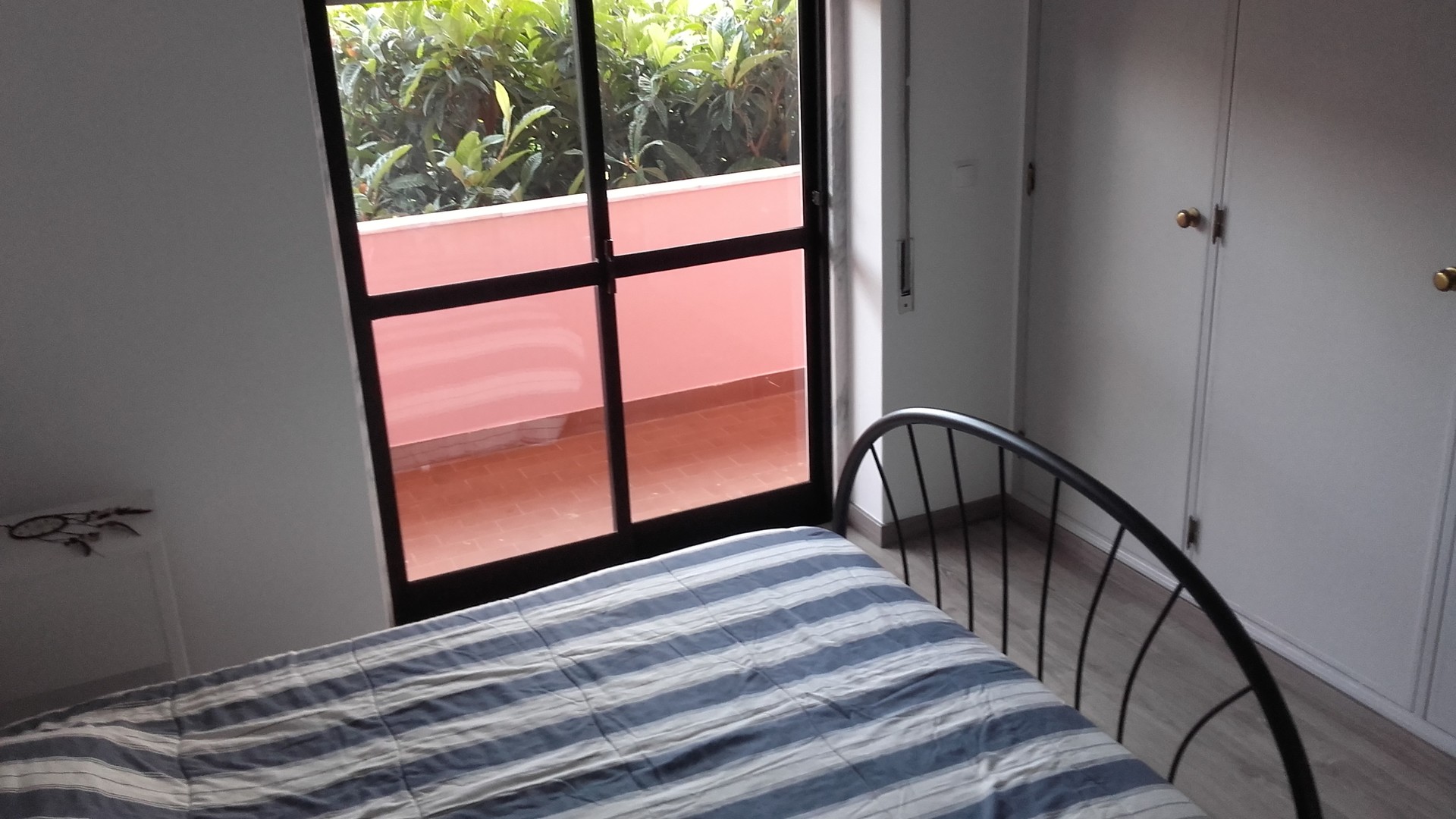 Sunny room with balcony 6 km from Sintra City Center