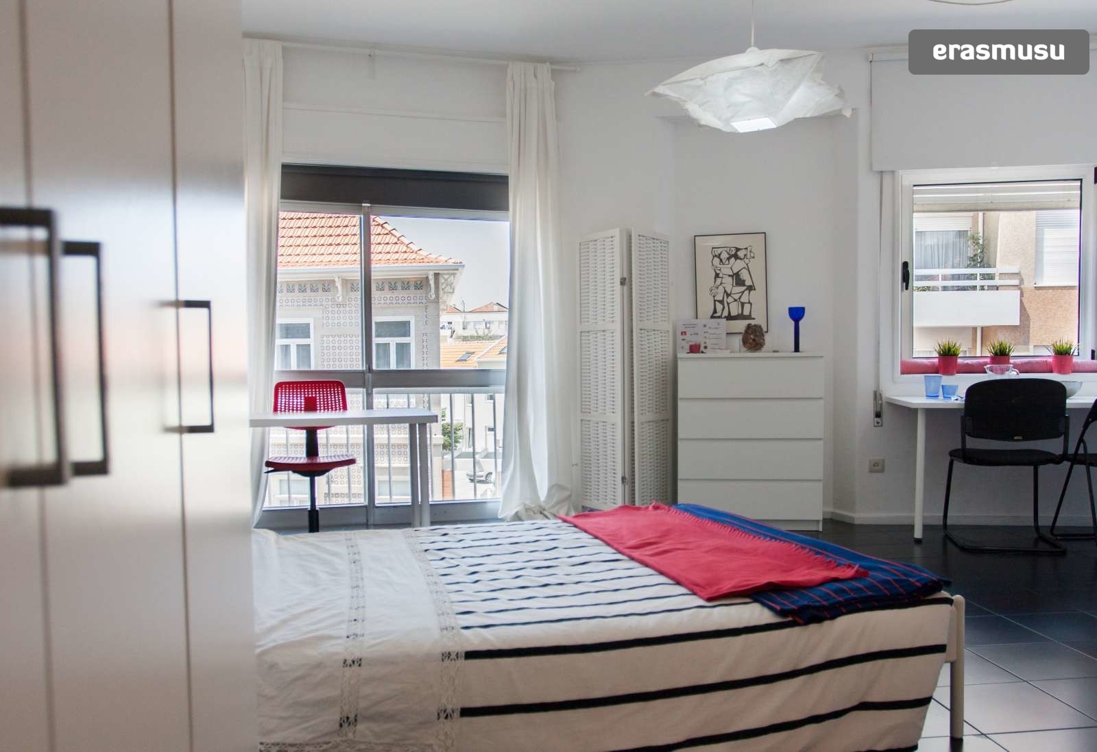 Sunny studio with balcony for rent in Santo Ildefonso