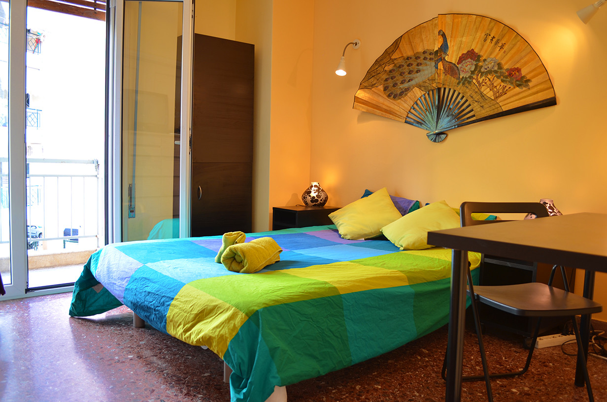 Sunny and stylish room in central Athens (available 15/9) | Room for