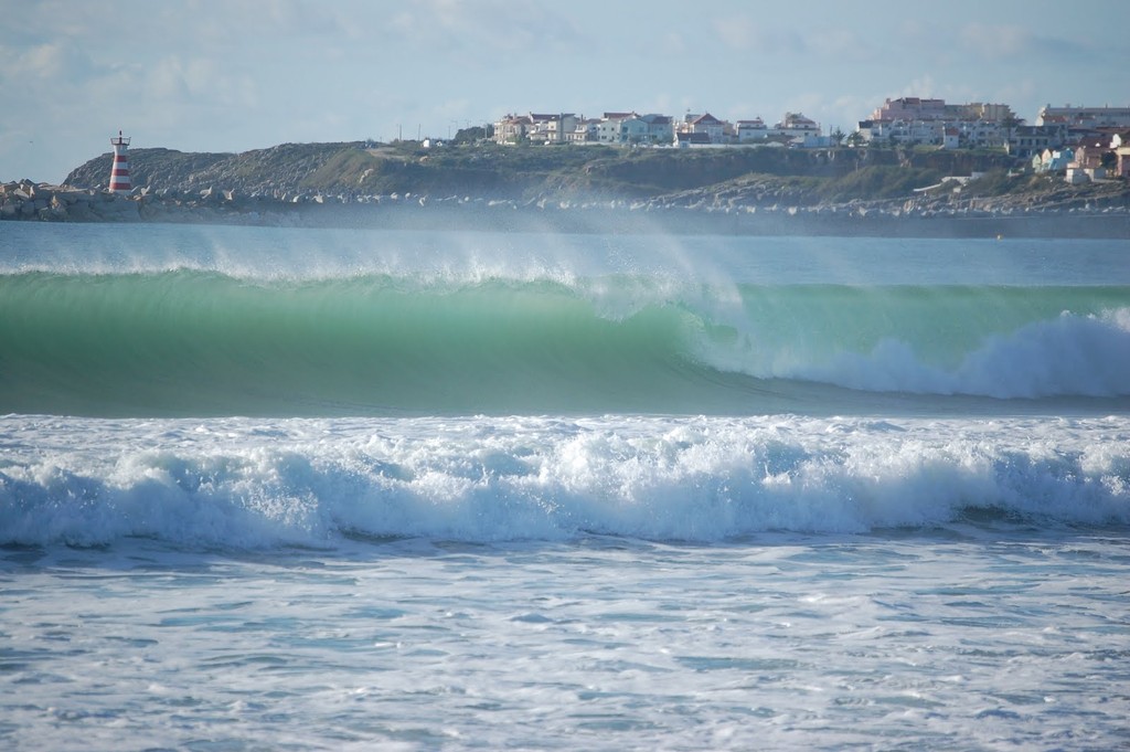 Surf waves at Peniche