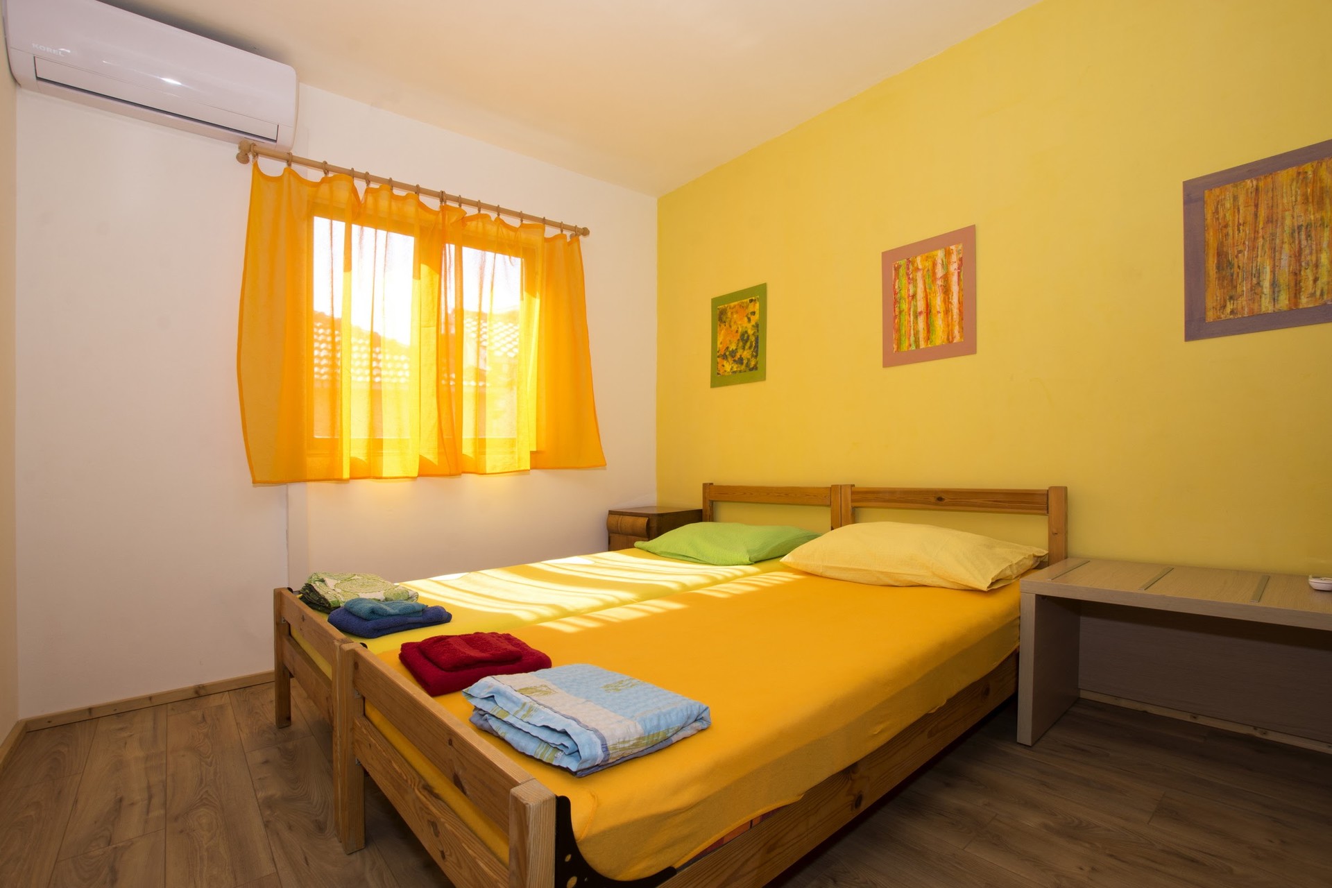 Sweet Little Dorm Panorama Split Room for rent Split