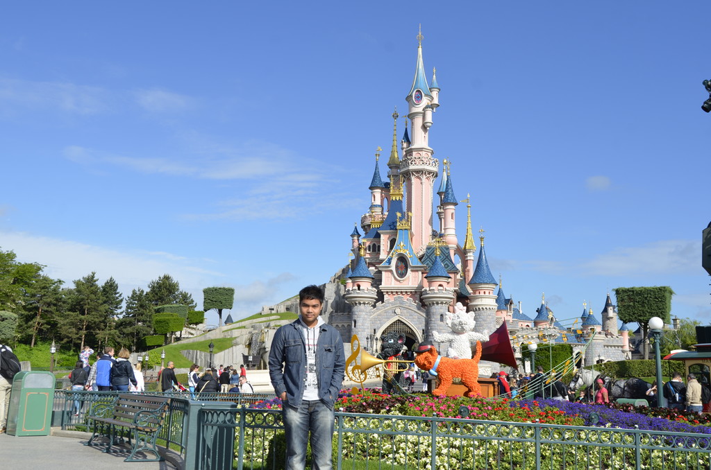 Tenho 23 anos e adoro a Disneyland