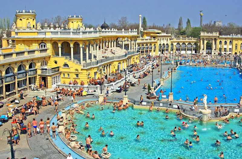 the-best-thermal-baths-budapest-16e9e935