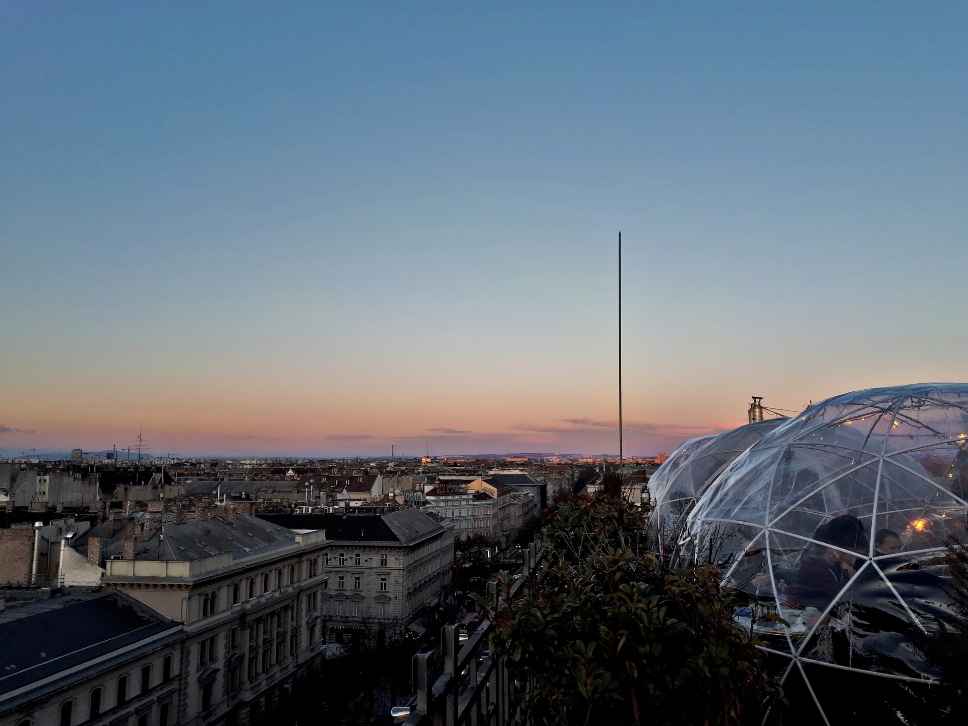 The city on one thousand and one sunsets