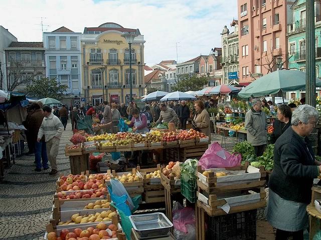 The daily fruit and vegetables market