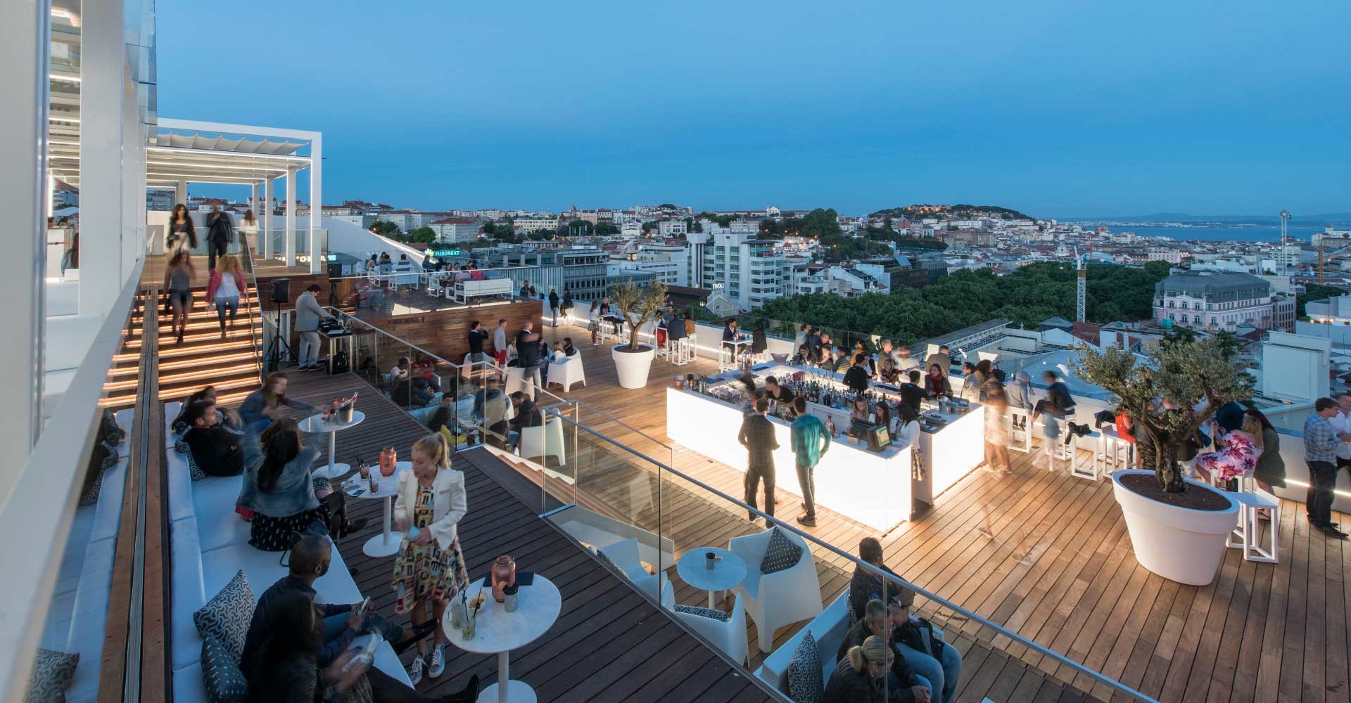 top-5-best-rooftop-bars-lisbon-61a0fd5a6