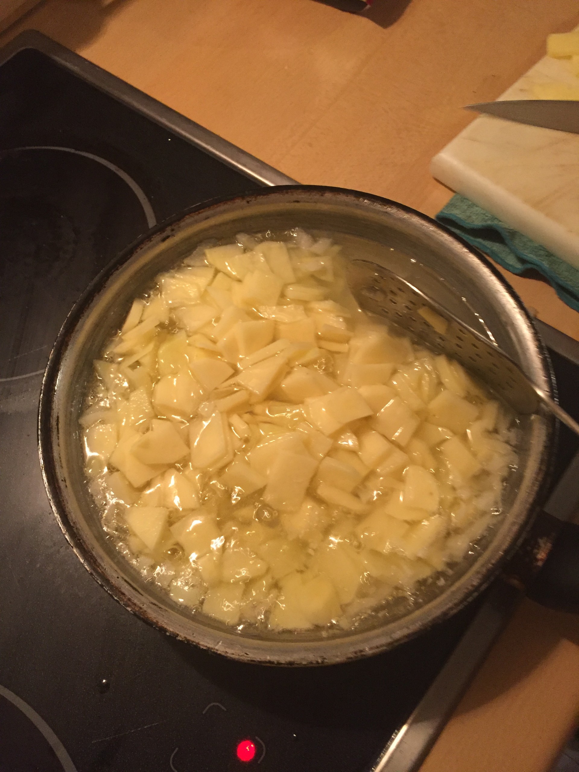 Cómo cortar las patatas para que la tortilla quede perfecta