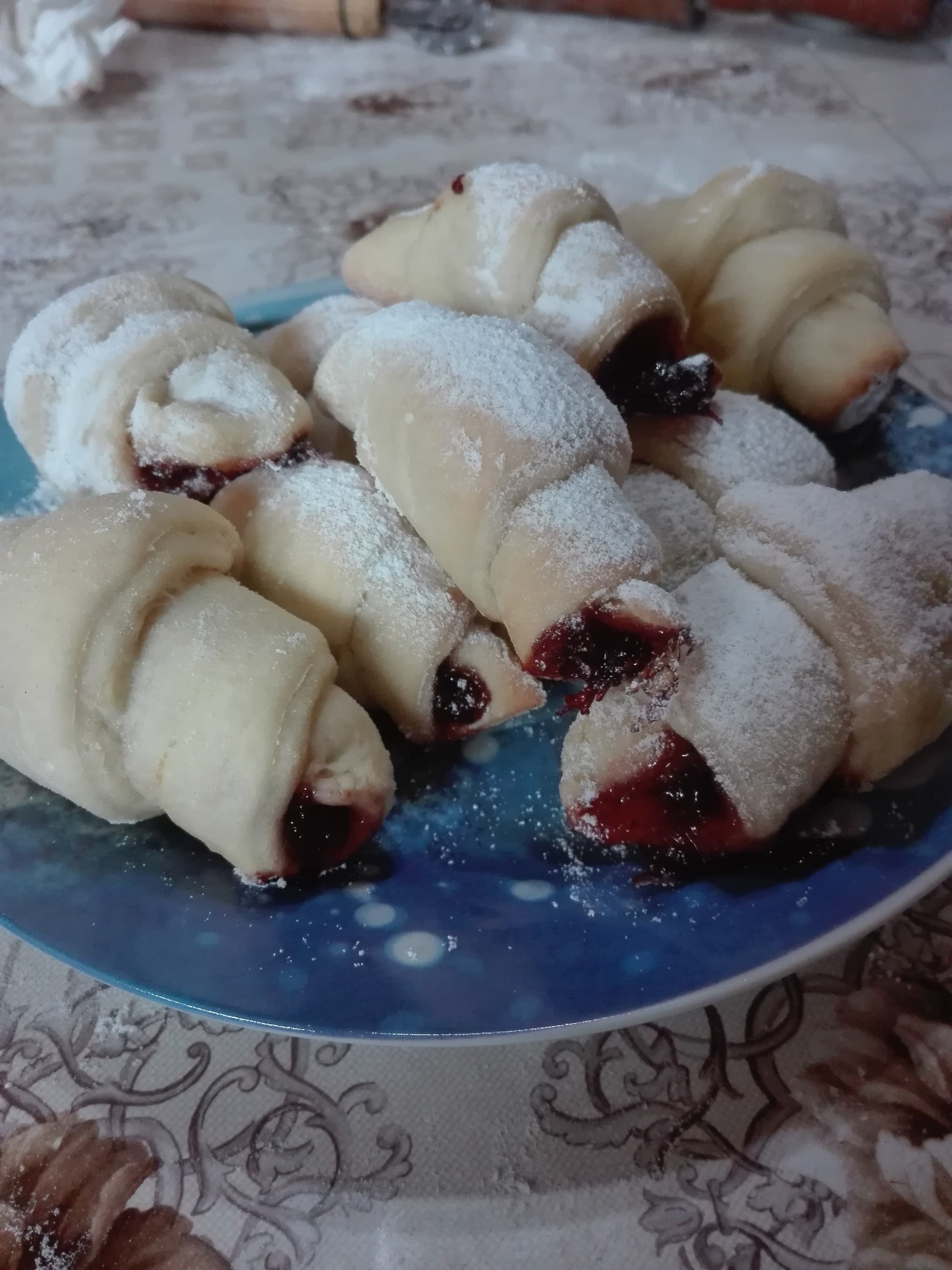 traditional-romanian-pastries-cornulee-8