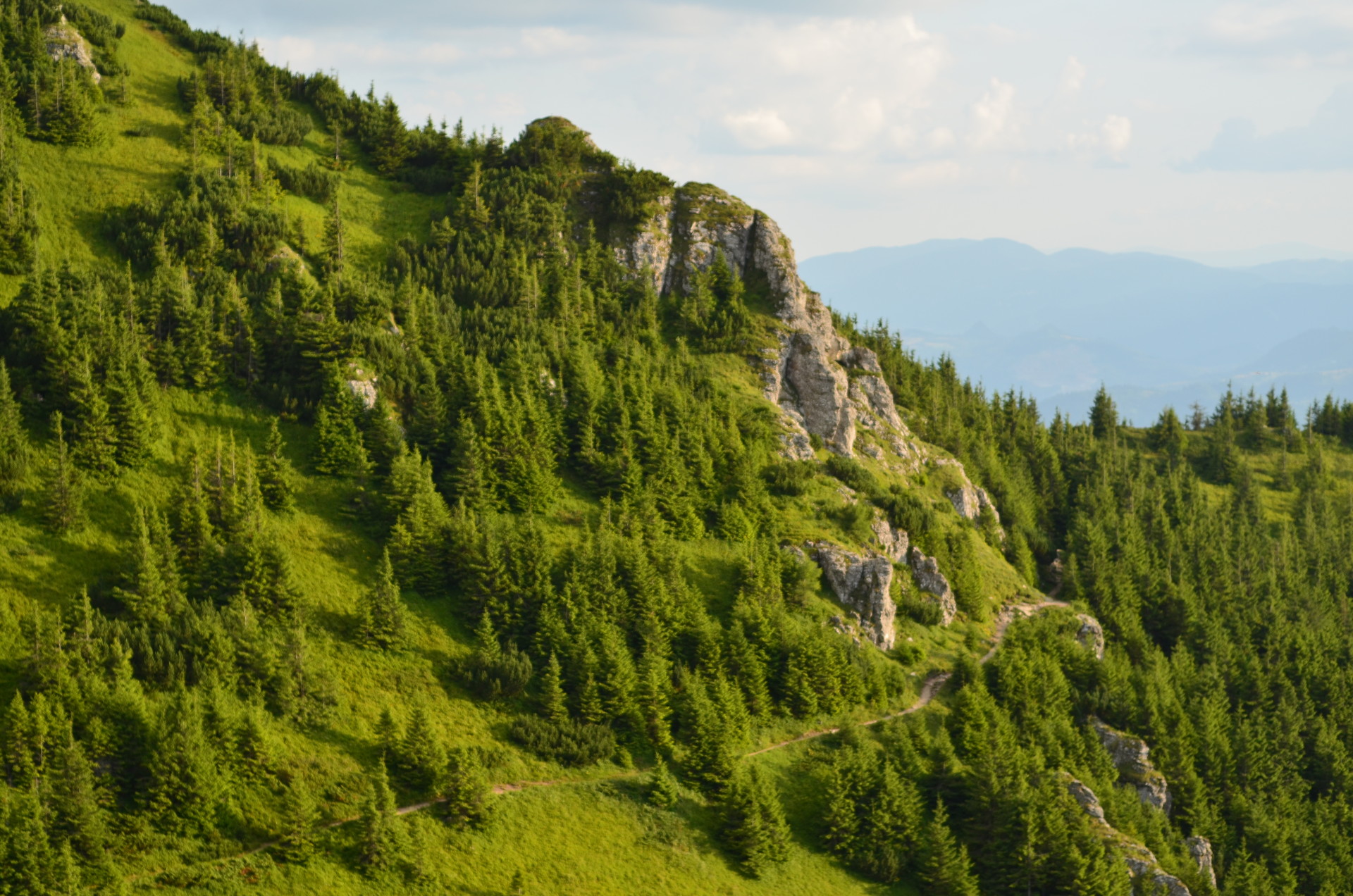 trekking-ceahlau-massif-ac82ecba2aa85a90