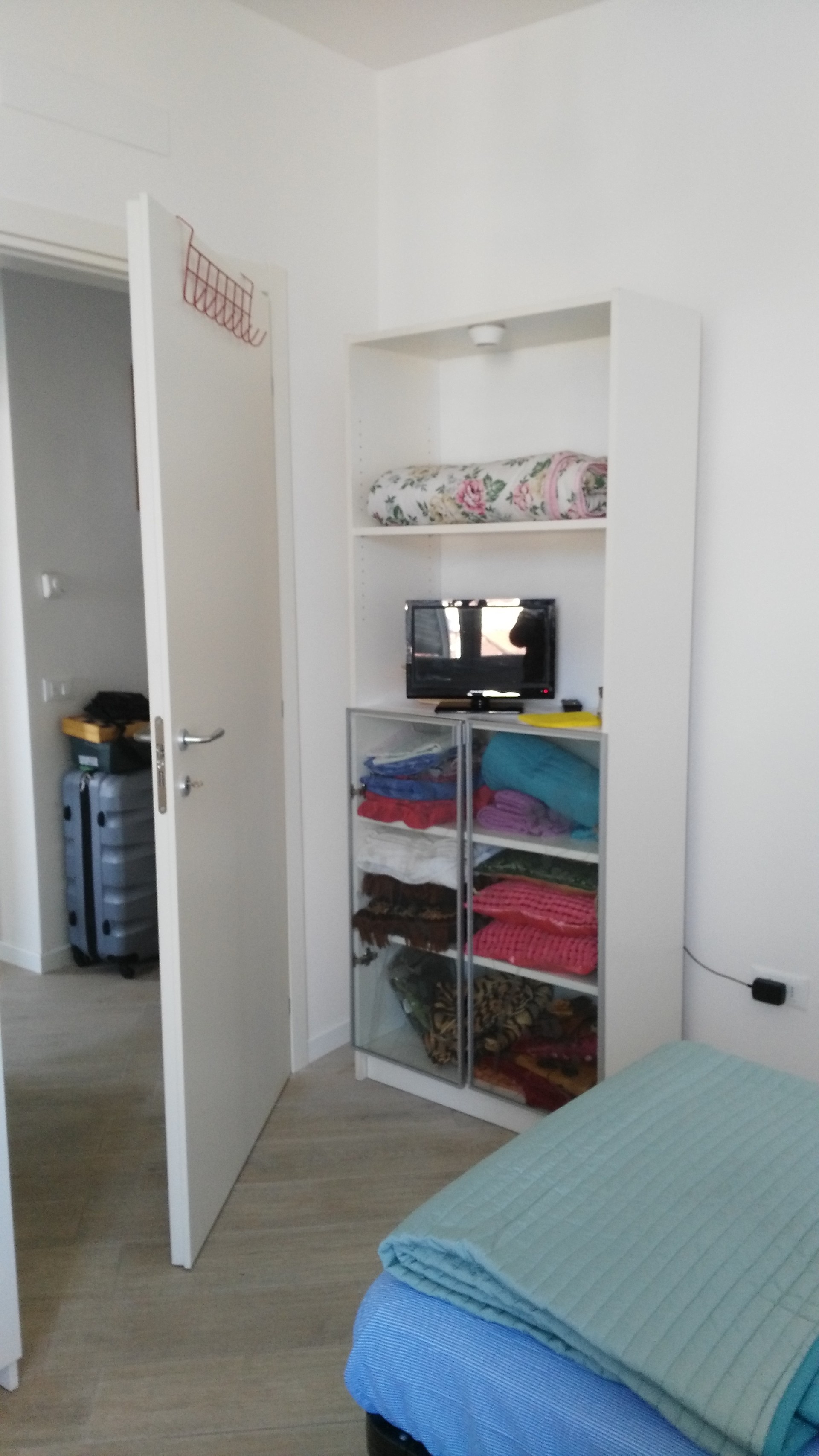 Twin Beds In Beds For Rent In 3 Bedroom Apartment With Balcony In Rifrendi