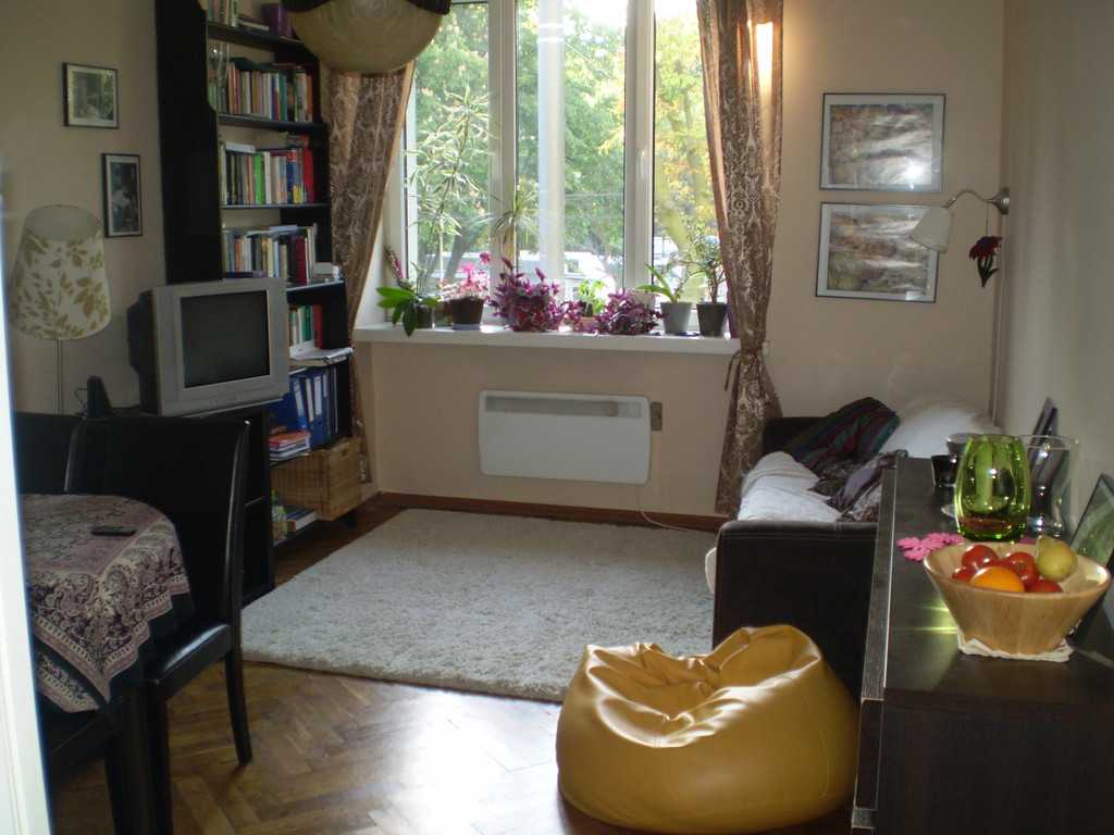 Two Separate Bedroom Living Room With Kitchen Close To The Centre