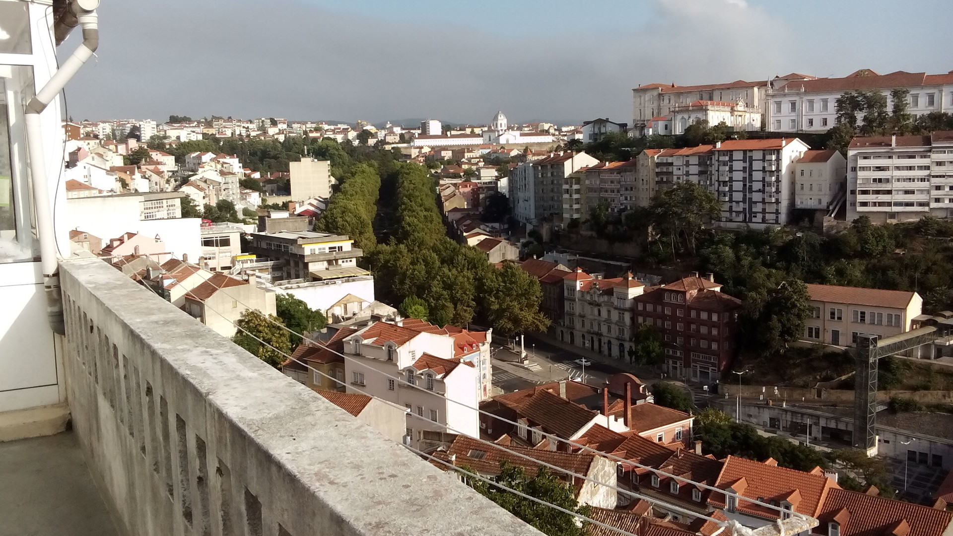 Very good single room with nice views near Pç. da República