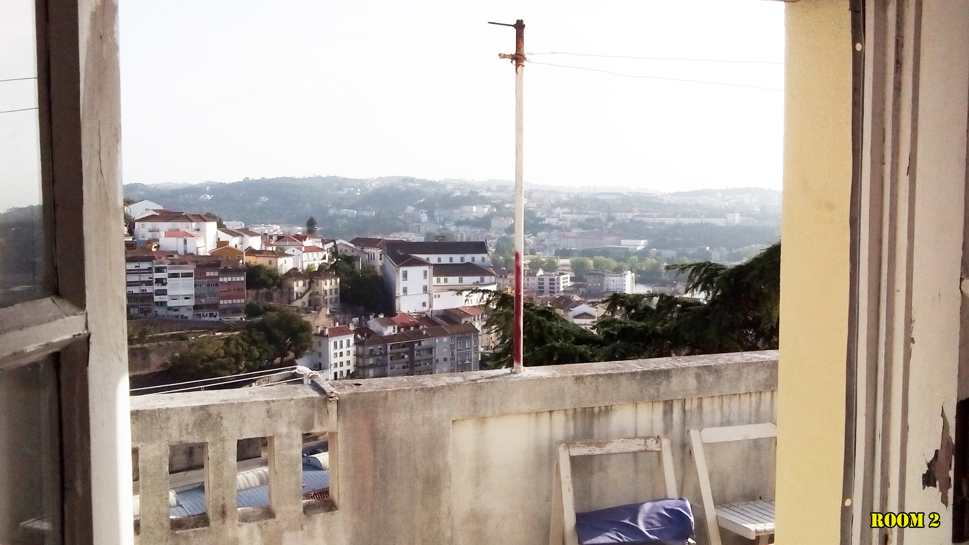 Very good single room with nice views near Pç. da República