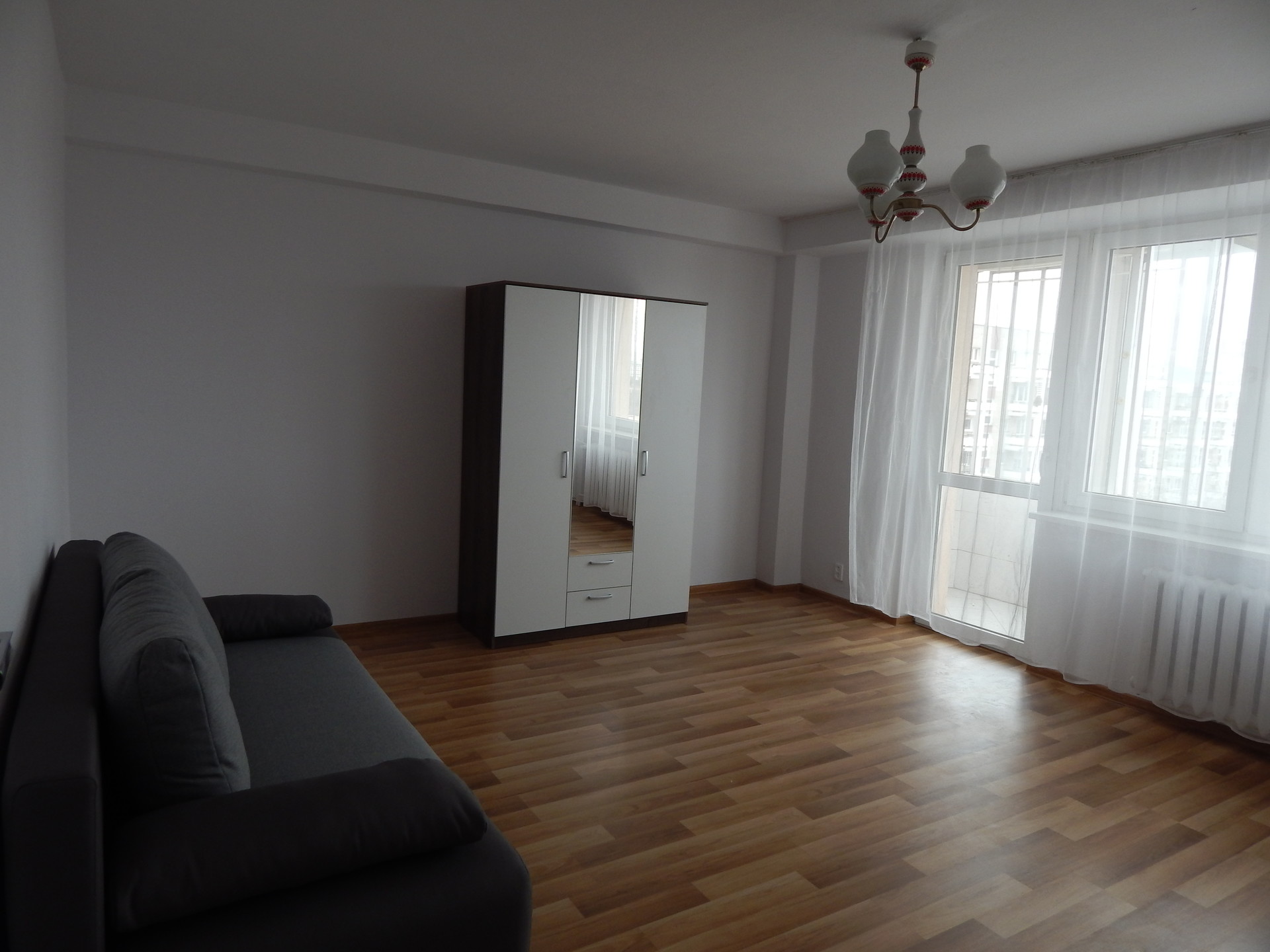 Room For Rent In 3 Bedroom Apartment In Warsaw With Elevator