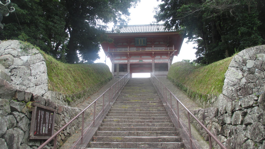 visiting-famous-dojo-ji-temple-92d447302