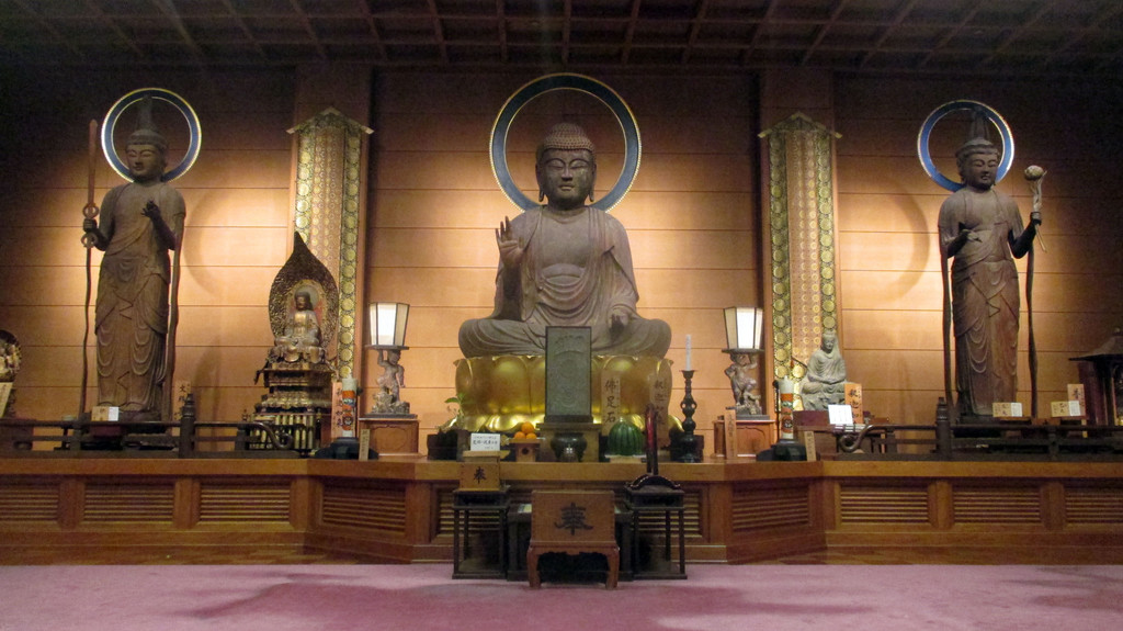 visiting-famous-dojo-ji-temple-99b7a4a51