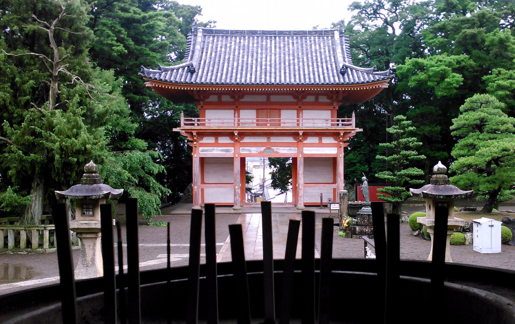 visiting-famous-dojo-ji-temple-dd2a38e5c