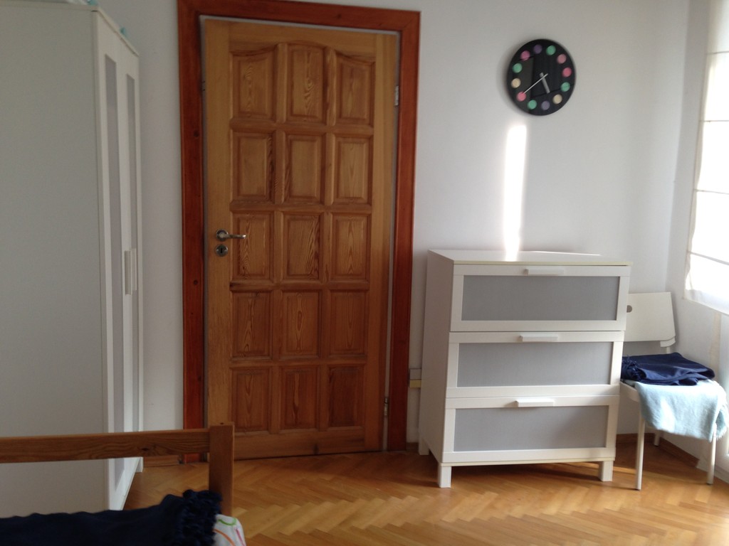 WARSAW / Single room,12 square meters large + balcony /near Metro