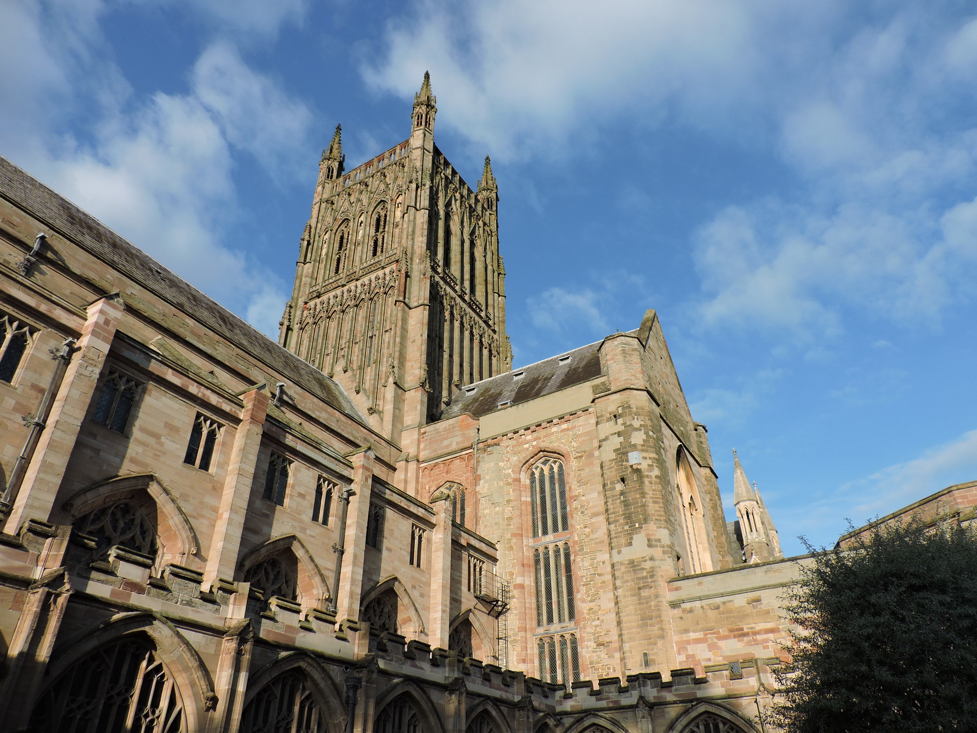 worcester-cathedral-b50f577a419d23aa8a5f